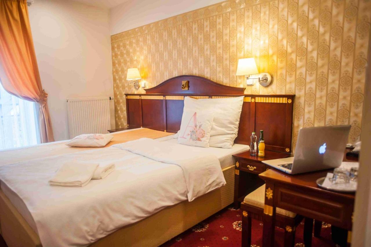 Hotel Tommy Wellness & Spa Náchod エクステリア 写真