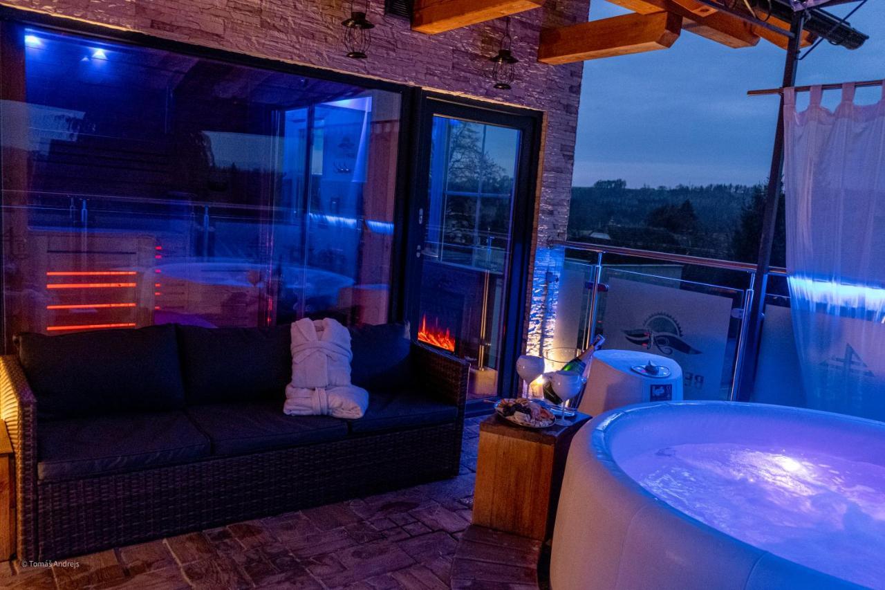 Hotel Tommy Wellness & Spa Náchod エクステリア 写真