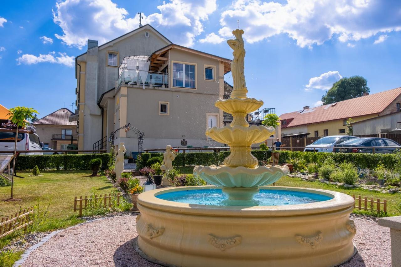 Hotel Tommy Wellness & Spa Náchod エクステリア 写真
