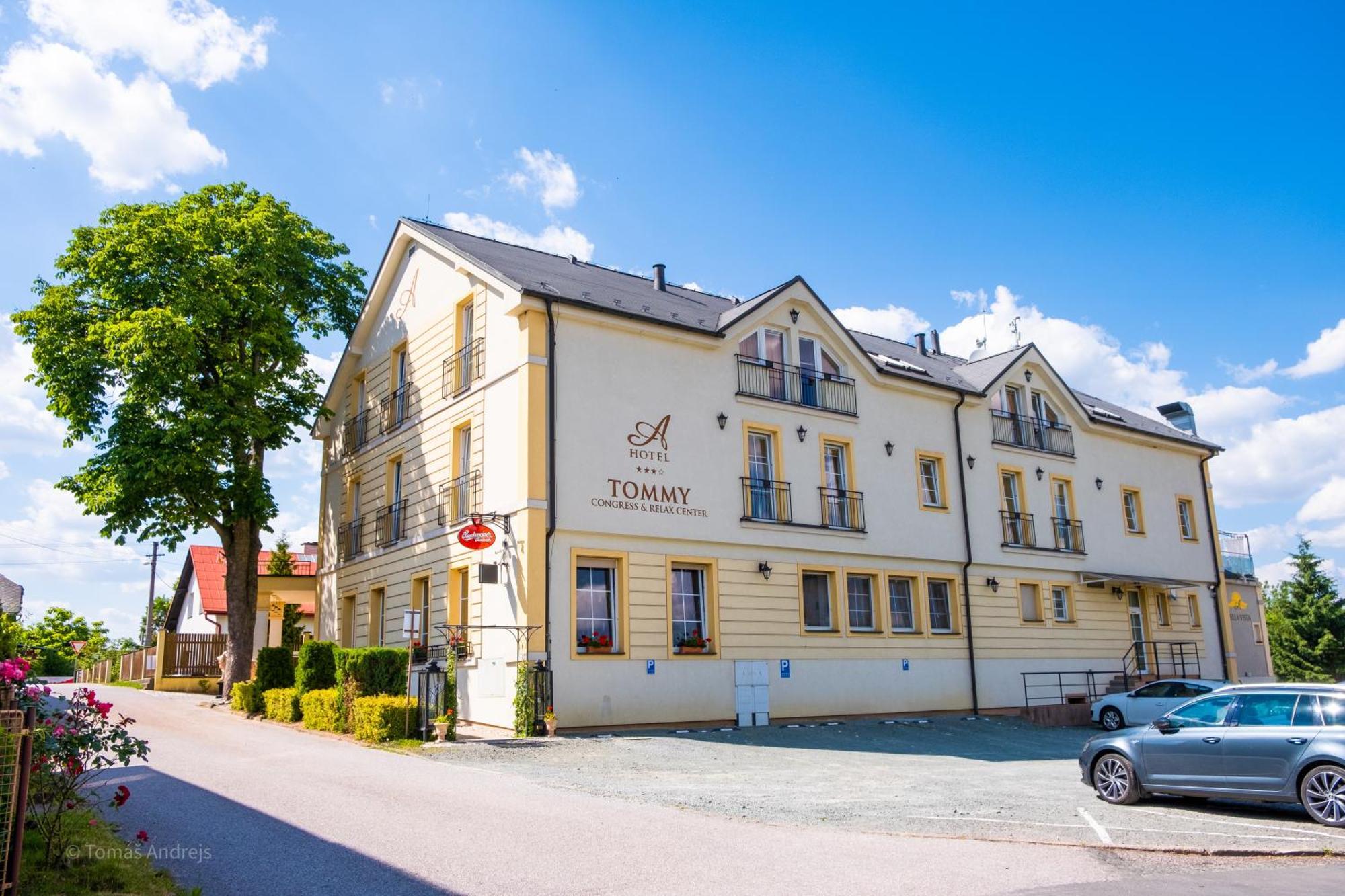 Hotel Tommy Wellness & Spa Náchod エクステリア 写真