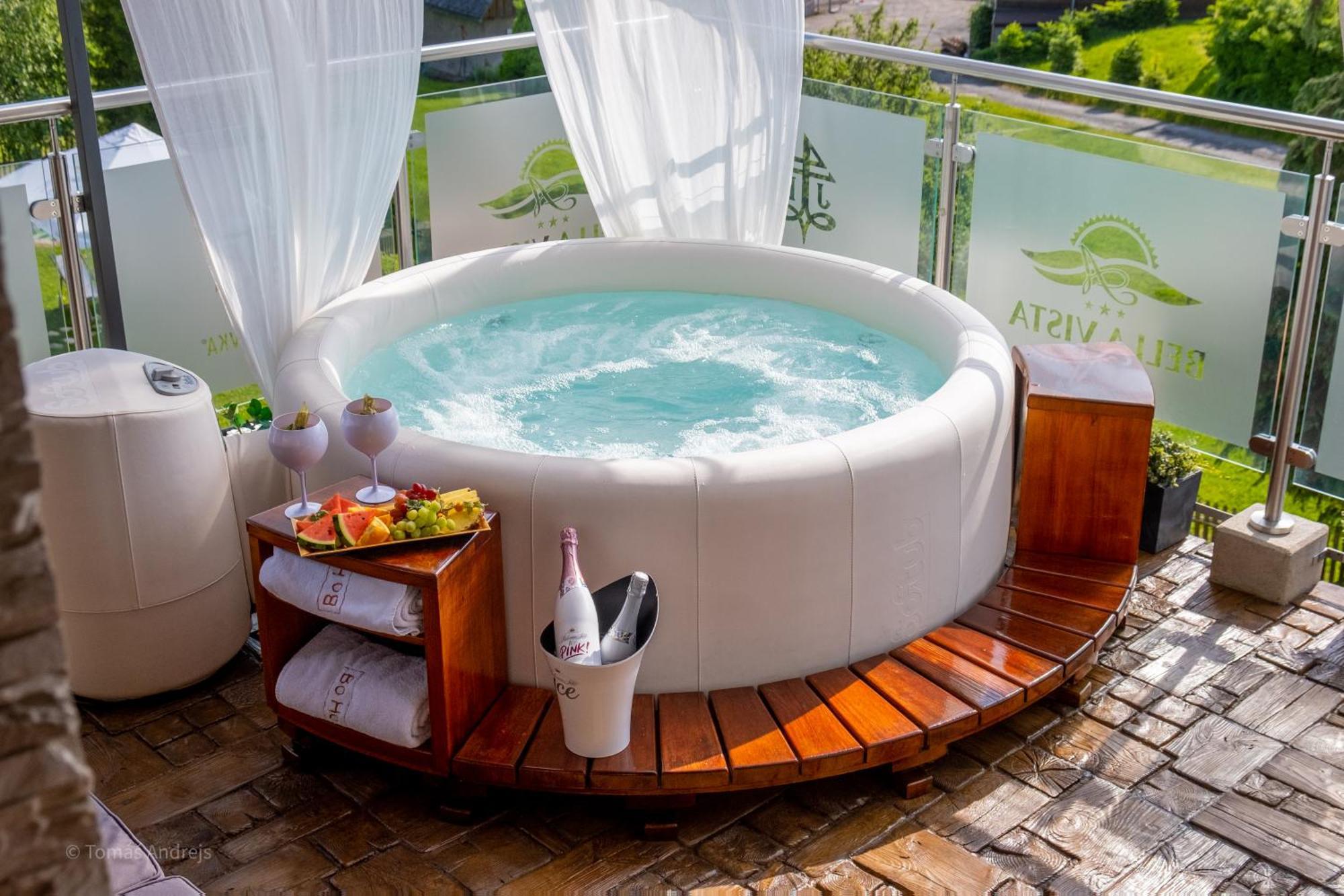 Hotel Tommy Wellness & Spa Náchod エクステリア 写真