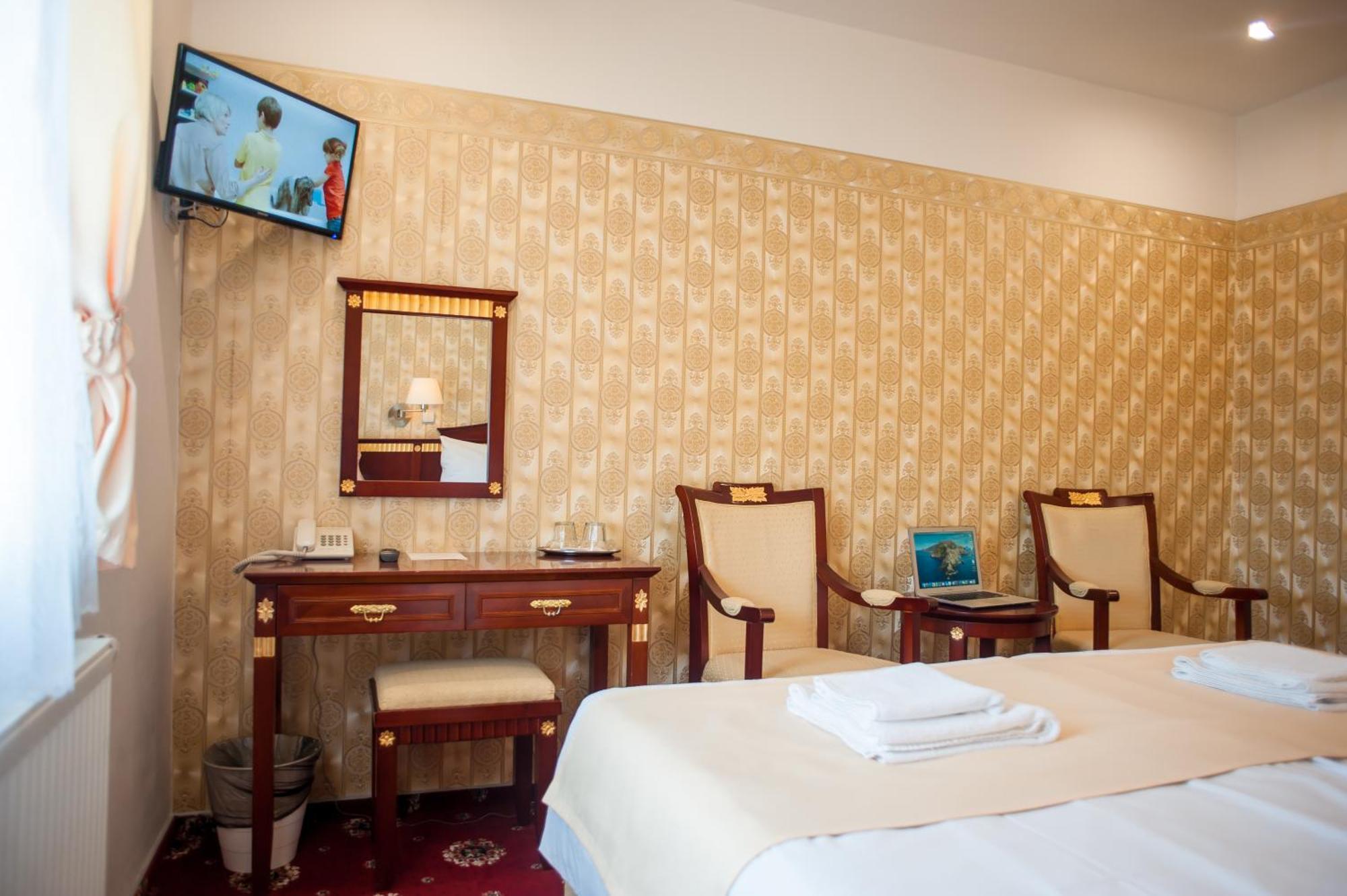 Hotel Tommy Wellness & Spa Náchod エクステリア 写真