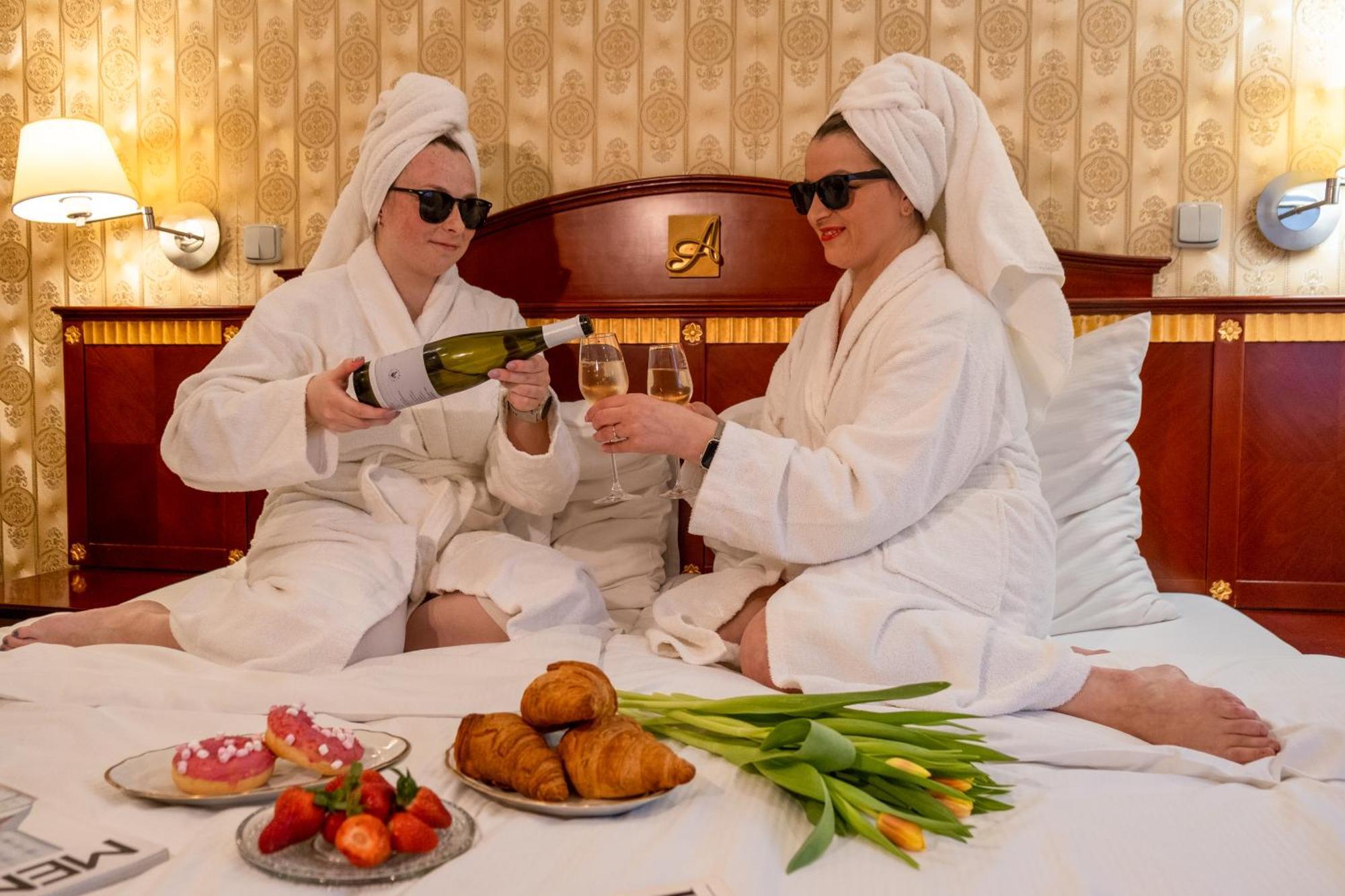 Hotel Tommy Wellness & Spa Náchod エクステリア 写真
