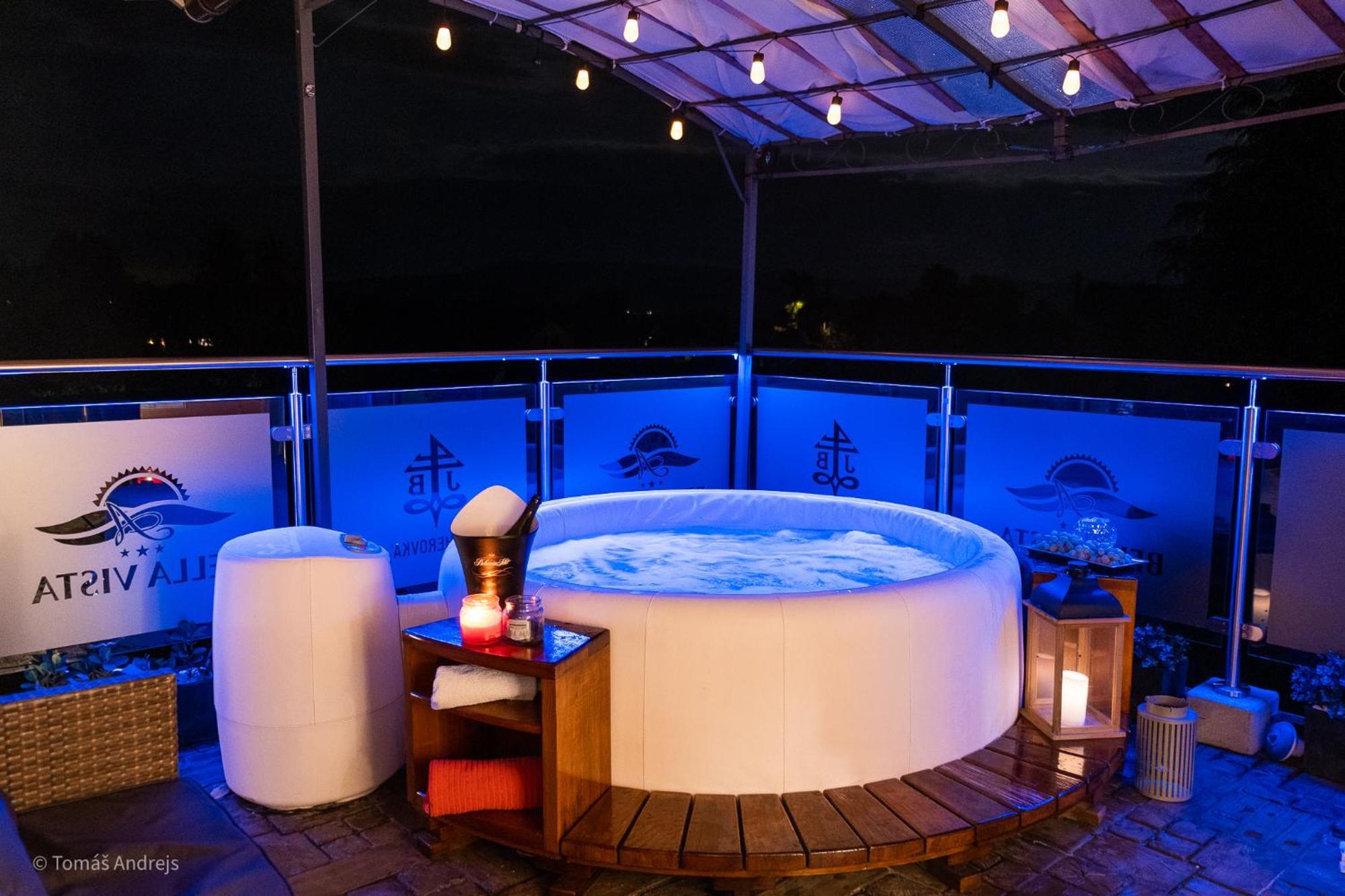 Hotel Tommy Wellness & Spa Náchod エクステリア 写真