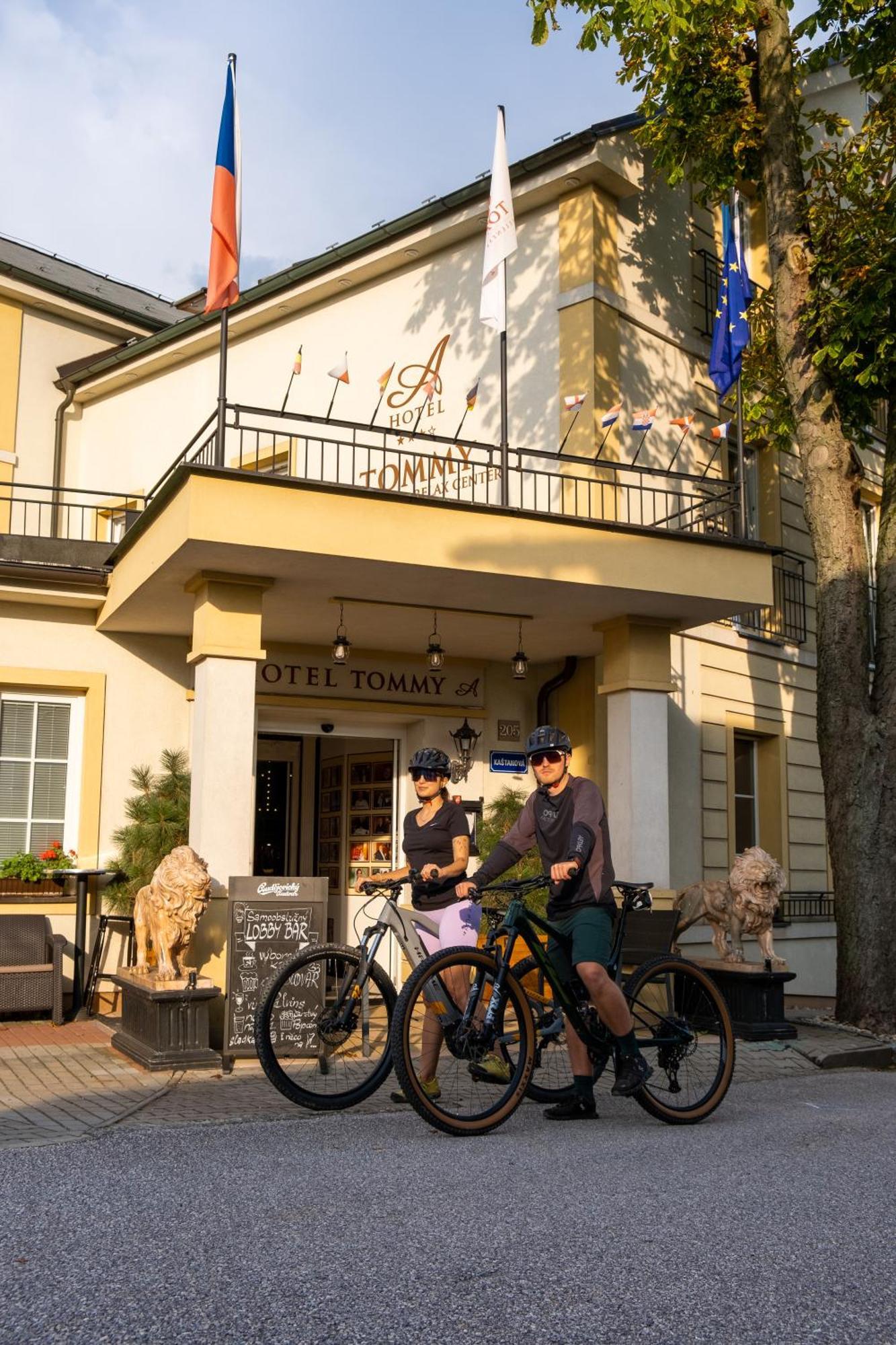 Hotel Tommy Wellness & Spa Náchod エクステリア 写真