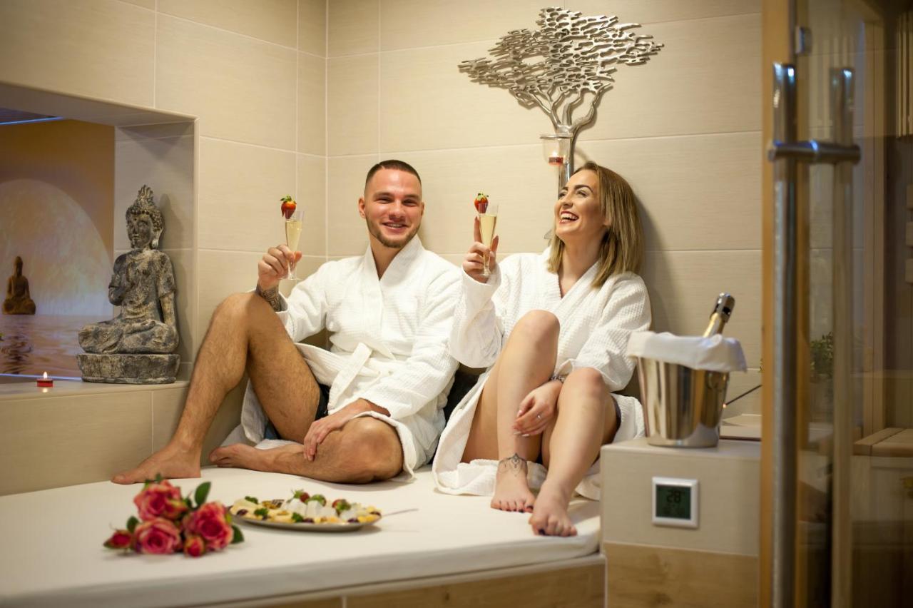 Hotel Tommy Wellness & Spa Náchod エクステリア 写真