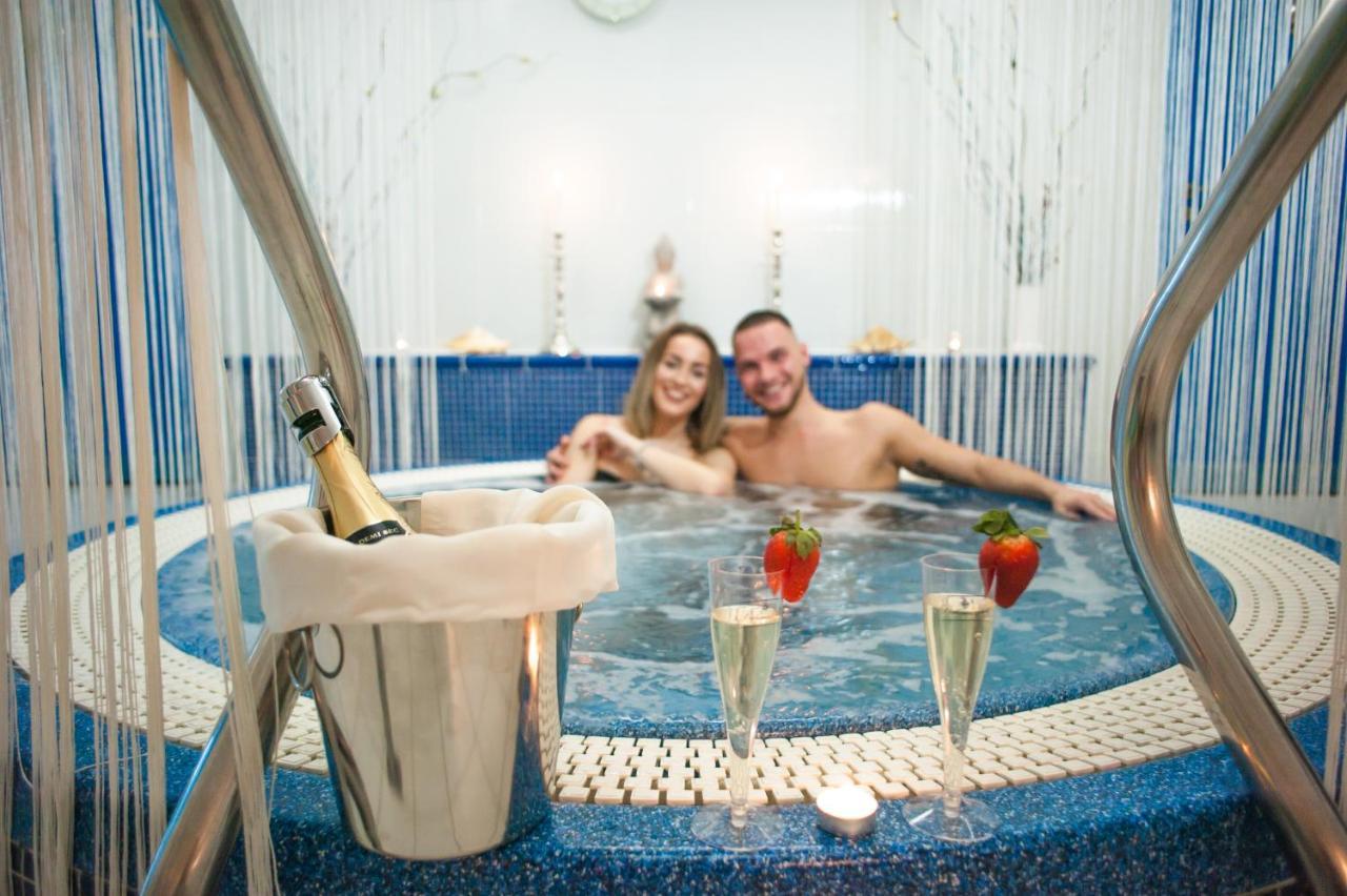 Hotel Tommy Wellness & Spa Náchod エクステリア 写真